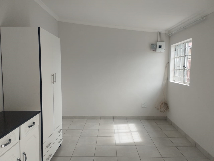 To Let 1 Bedroom Property for Rent in South Hills Gauteng