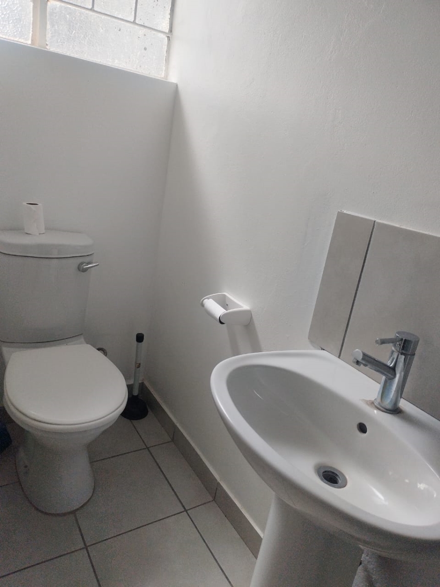 To Let 1 Bedroom Property for Rent in South Hills Gauteng