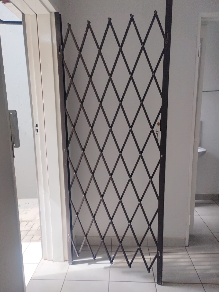 To Let 1 Bedroom Property for Rent in South Hills Gauteng