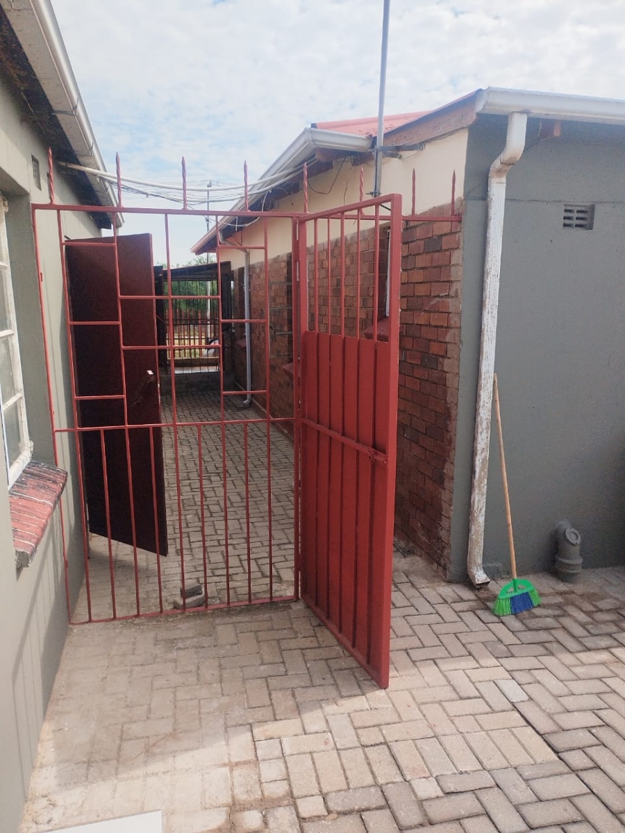 To Let 1 Bedroom Property for Rent in South Hills Gauteng