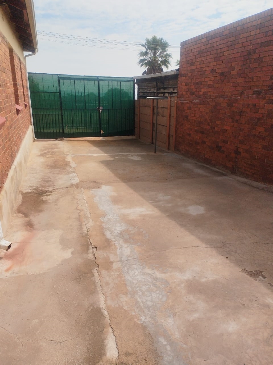 To Let 1 Bedroom Property for Rent in South Hills Gauteng