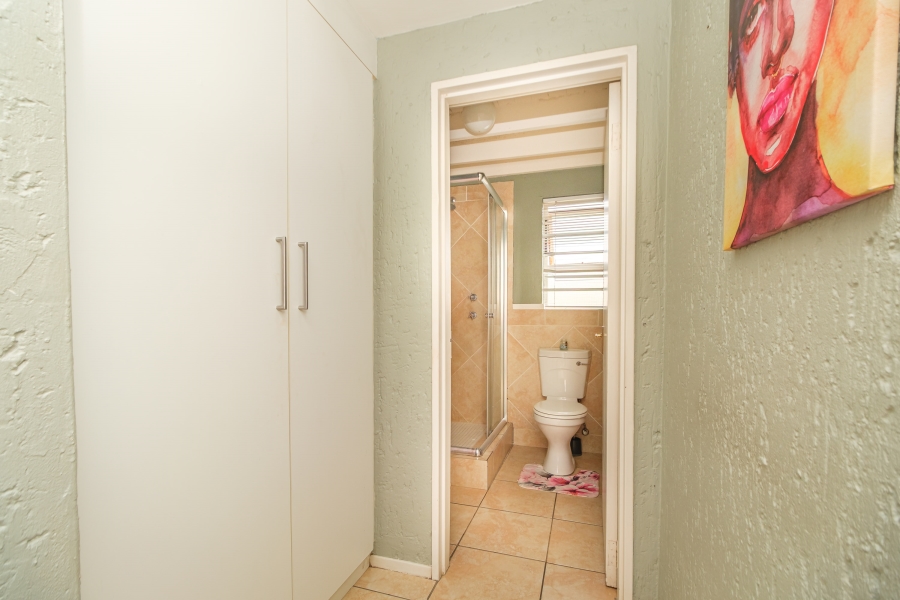 1 Bedroom Property for Sale in Lonehill Gauteng