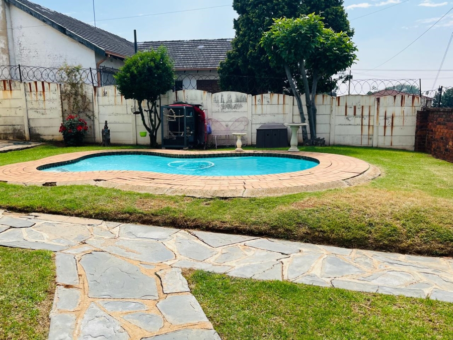 3 Bedroom Property for Sale in Symhurst Gauteng