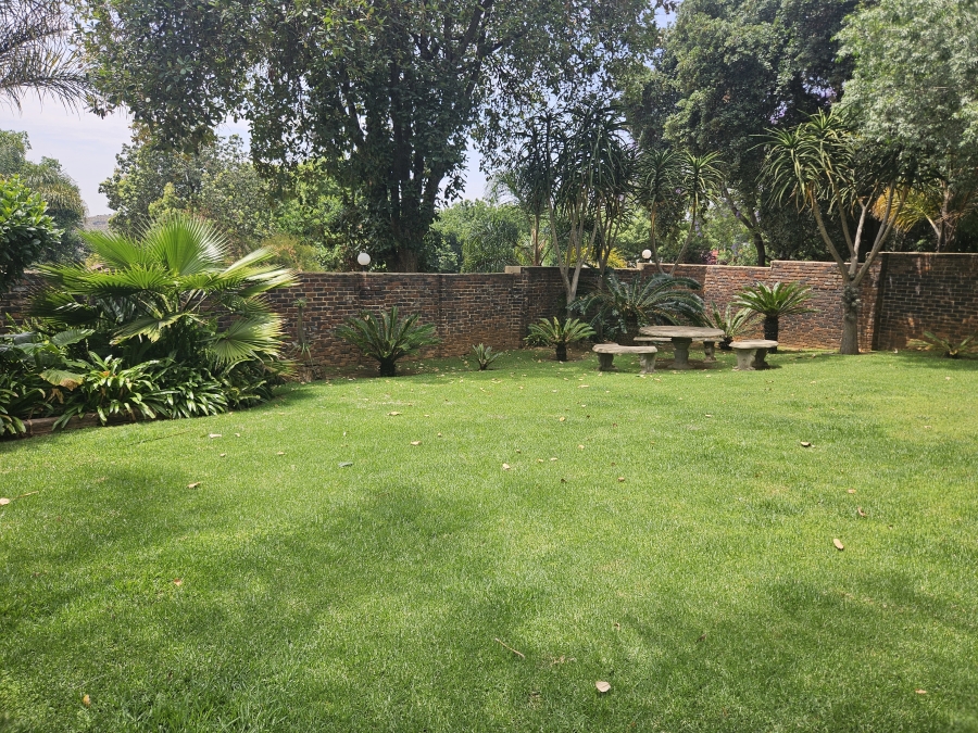 5 Bedroom Property for Sale in Noordheuwel Gauteng