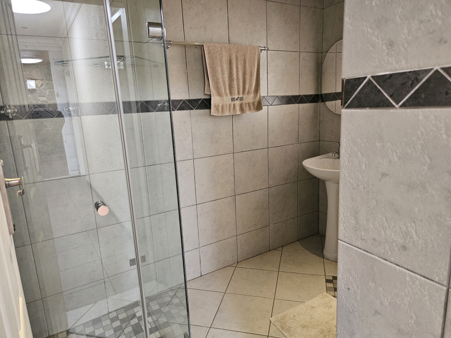 5 Bedroom Property for Sale in Noordheuwel Gauteng