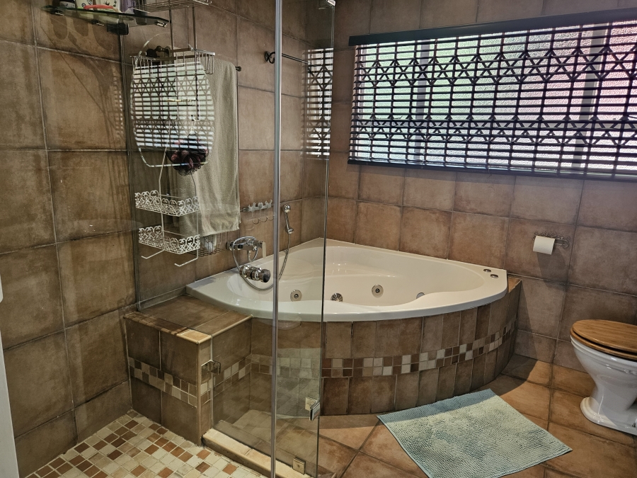 5 Bedroom Property for Sale in Noordheuwel Gauteng