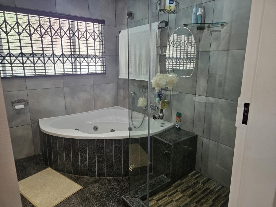 5 Bedroom Property for Sale in Noordheuwel Gauteng