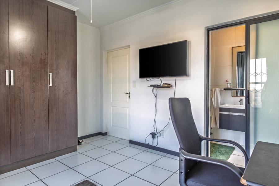 3 Bedroom Property for Sale in Greenstone Hill Gauteng