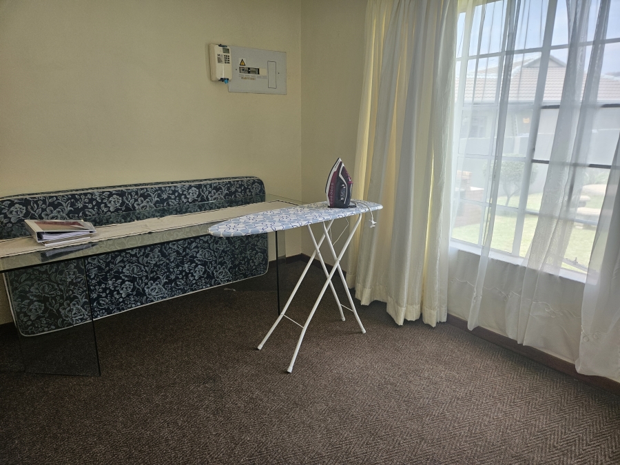 2 Bedroom Property for Sale in Noordheuwel Gauteng