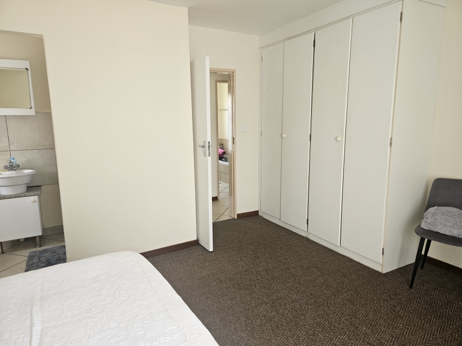 2 Bedroom Property for Sale in Noordheuwel Gauteng