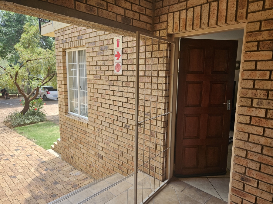 2 Bedroom Property for Sale in Noordheuwel Gauteng
