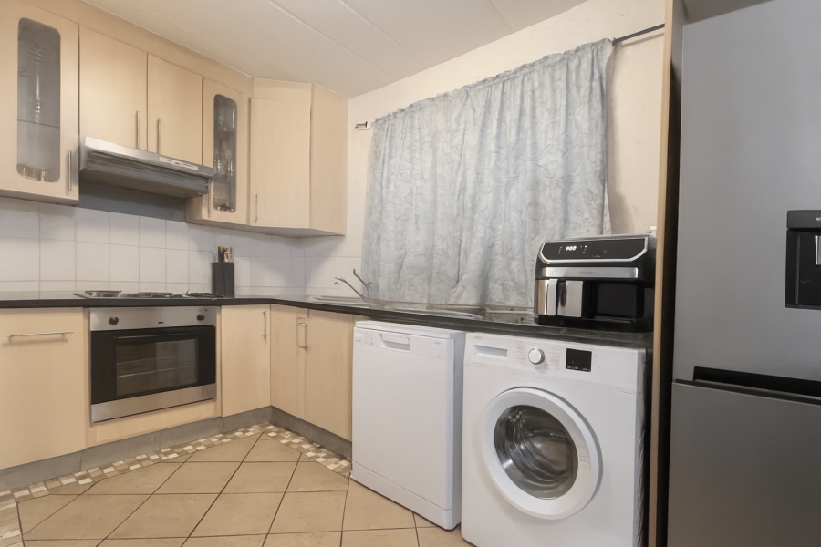 2 Bedroom Property for Sale in Magaliessig Gauteng