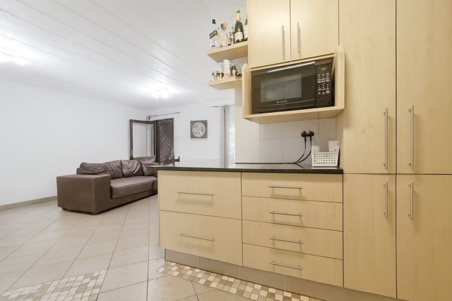 2 Bedroom Property for Sale in Magaliessig Gauteng