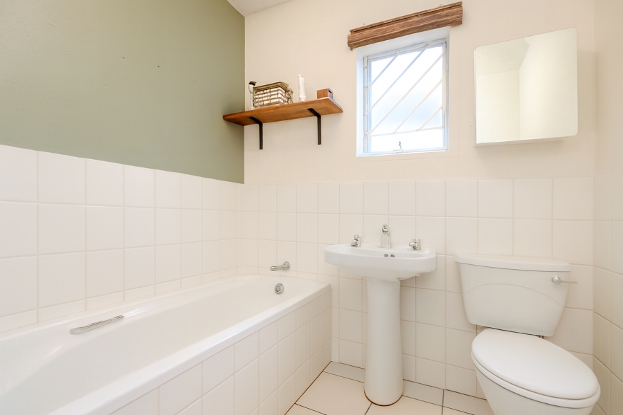 2 Bedroom Property for Sale in Magaliessig Gauteng