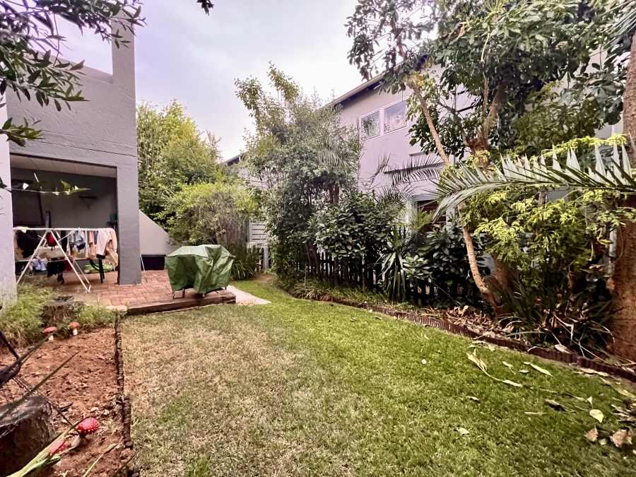 2 Bedroom Property for Sale in Magaliessig Gauteng