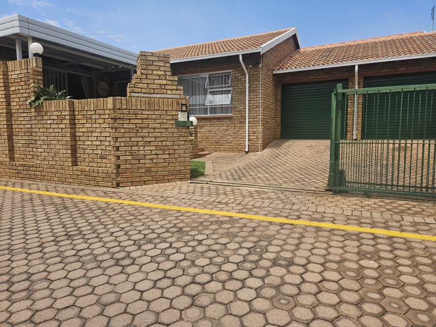 3 Bedroom Property for Sale in Noordheuwel Gauteng