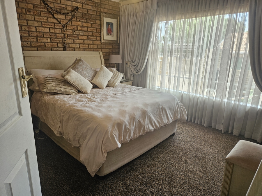 3 Bedroom Property for Sale in Noordheuwel Gauteng