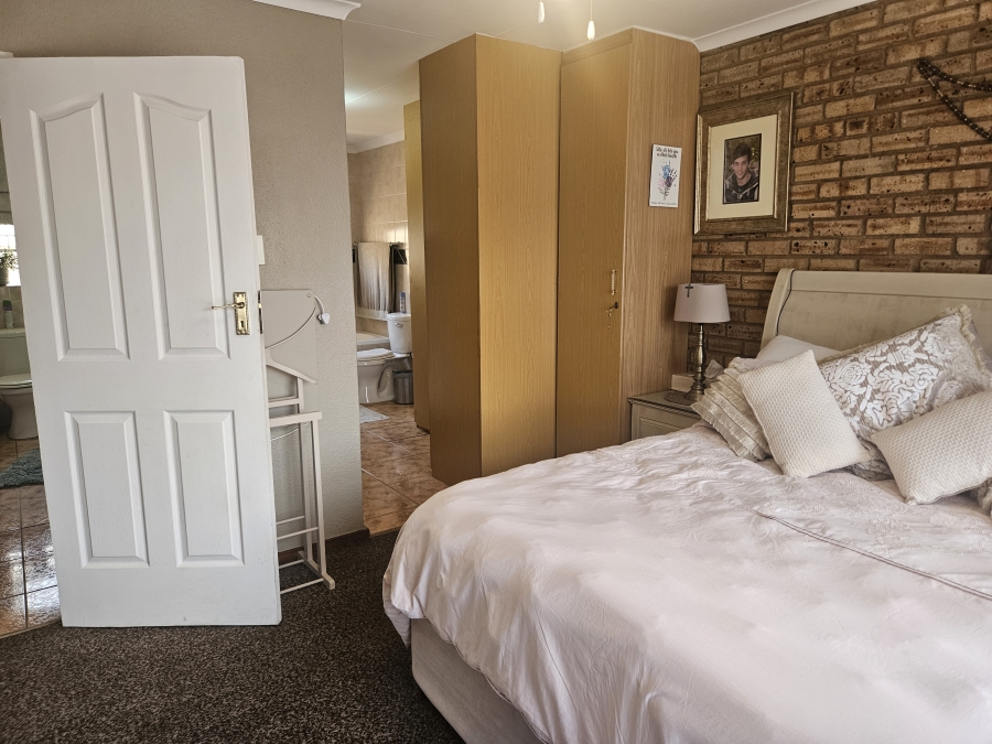 3 Bedroom Property for Sale in Noordheuwel Gauteng