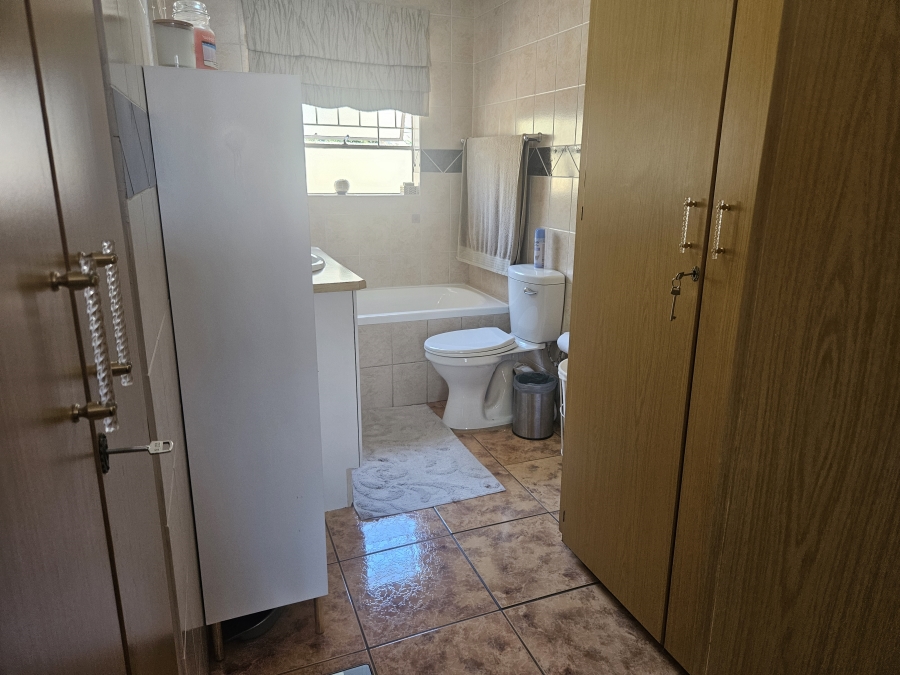 3 Bedroom Property for Sale in Noordheuwel Gauteng