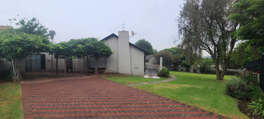 3 Bedroom Property for Sale in Edenvale Central Gauteng