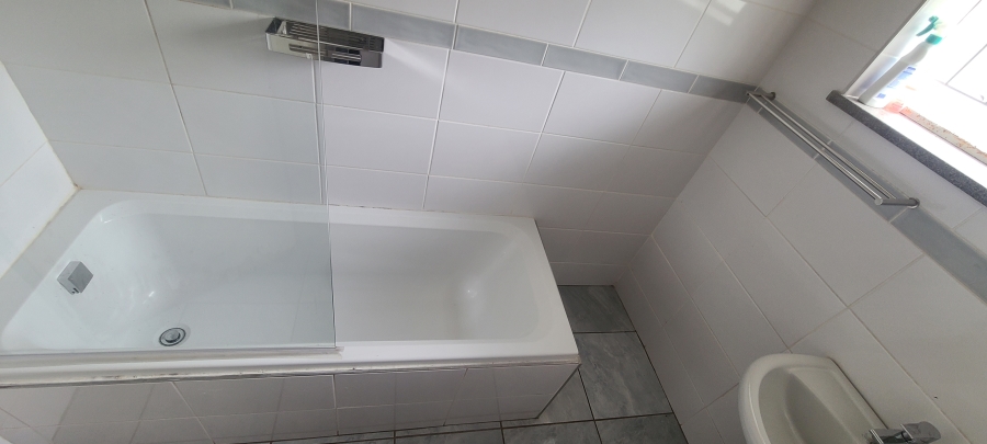 3 Bedroom Property for Sale in Edenvale Central Gauteng