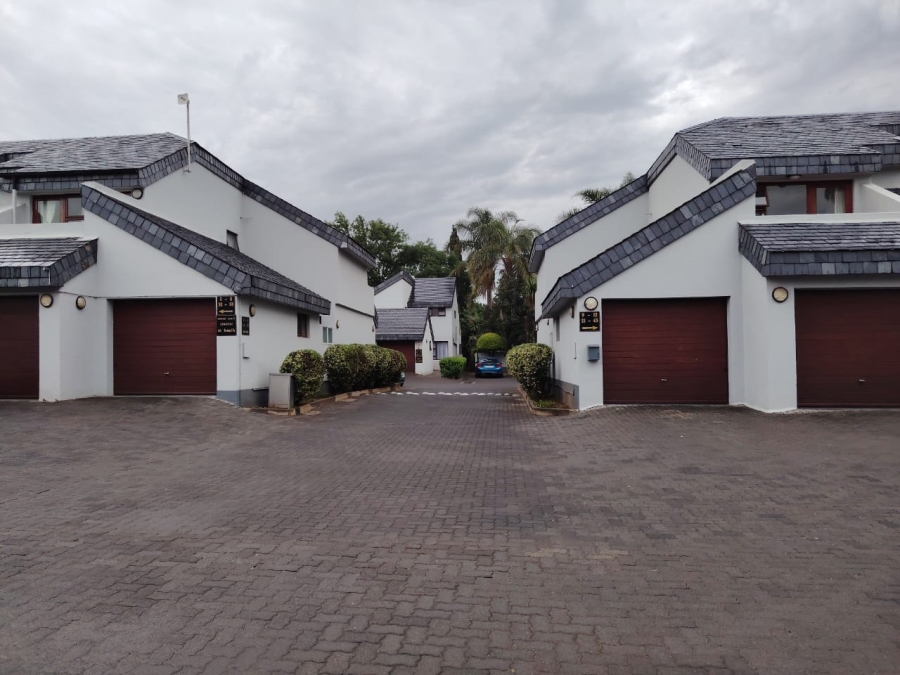 3 Bedroom Property for Sale in Lakefield Gauteng