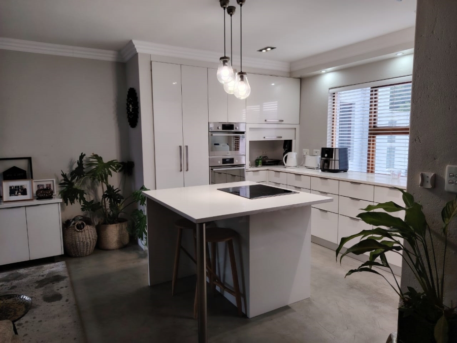 3 Bedroom Property for Sale in Lakefield Gauteng