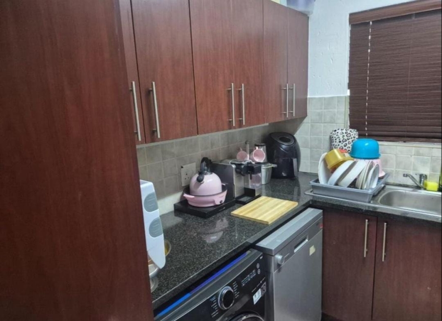 2 Bedroom Property for Sale in Hurlyvale Gauteng