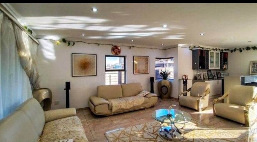 4 Bedroom Property for Sale in Parkhaven Gauteng