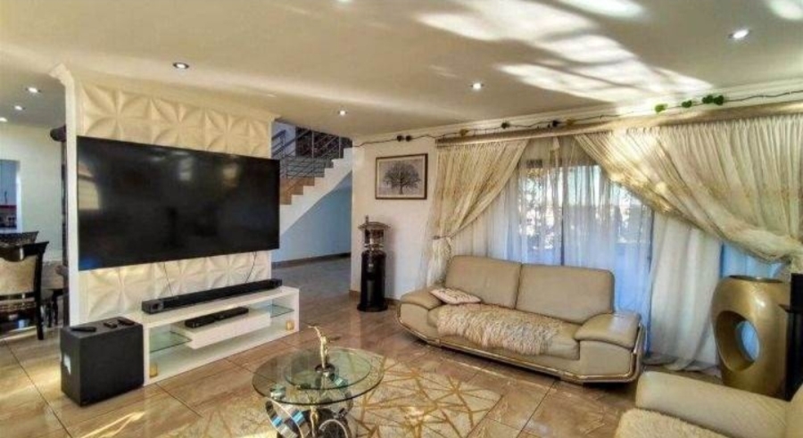 4 Bedroom Property for Sale in Parkhaven Gauteng