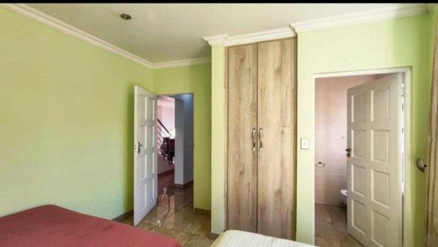 4 Bedroom Property for Sale in Parkhaven Gauteng