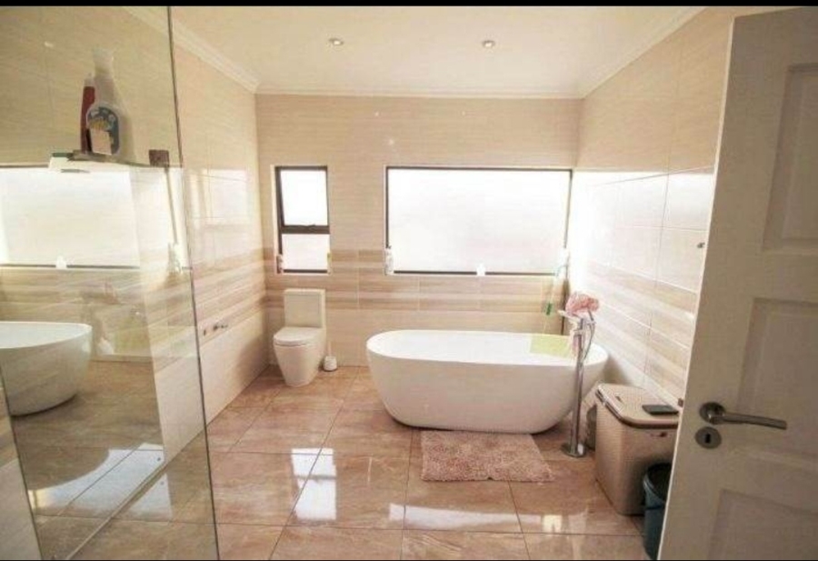 4 Bedroom Property for Sale in Parkhaven Gauteng