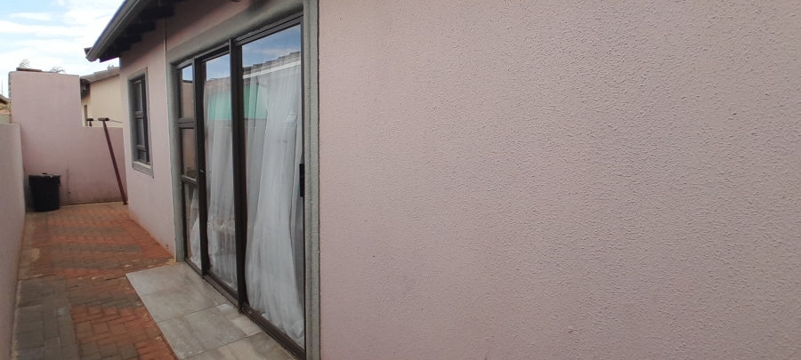 3 Bedroom Property for Sale in Windmill Park Gauteng