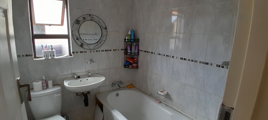 3 Bedroom Property for Sale in Windmill Park Gauteng