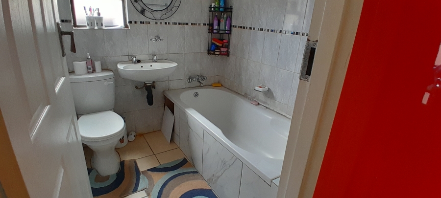 3 Bedroom Property for Sale in Windmill Park Gauteng