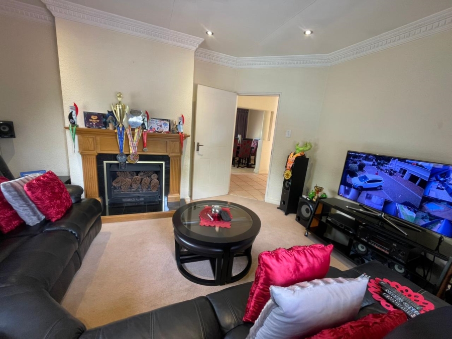 4 Bedroom Property for Sale in Florida Park Gauteng