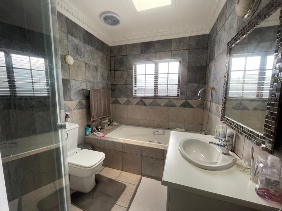 4 Bedroom Property for Sale in Florida Park Gauteng