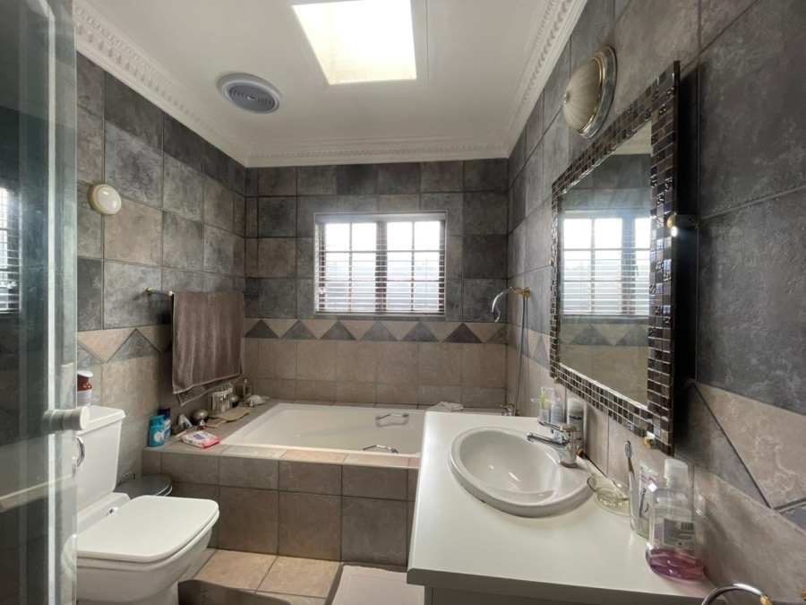 4 Bedroom Property for Sale in Florida Park Gauteng