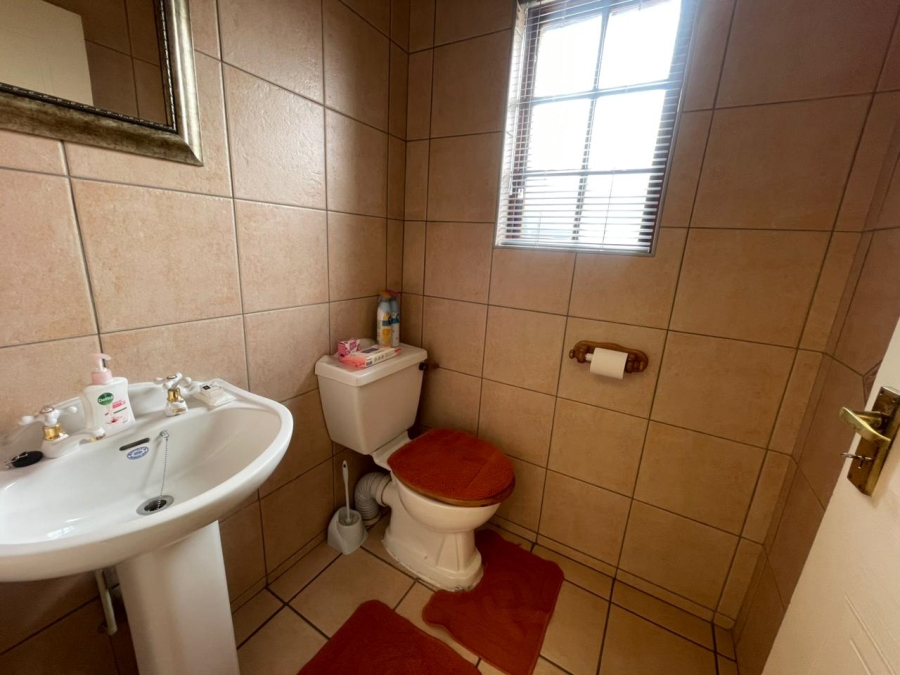 4 Bedroom Property for Sale in Florida Park Gauteng