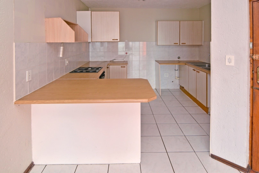 To Let 2 Bedroom Property for Rent in Wilro Park Gauteng