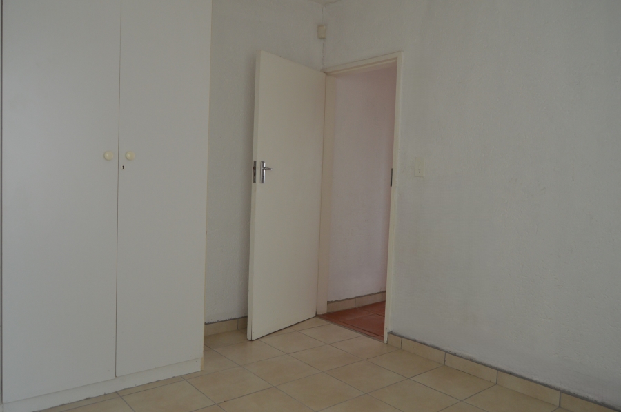 To Let 2 Bedroom Property for Rent in Wilro Park Gauteng