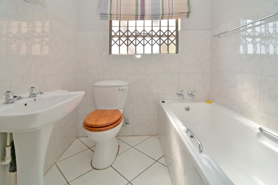 To Let 2 Bedroom Property for Rent in Wilro Park Gauteng