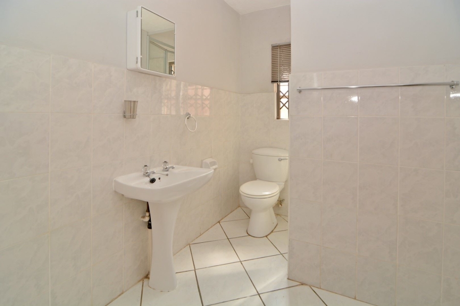 To Let 2 Bedroom Property for Rent in Wilro Park Gauteng