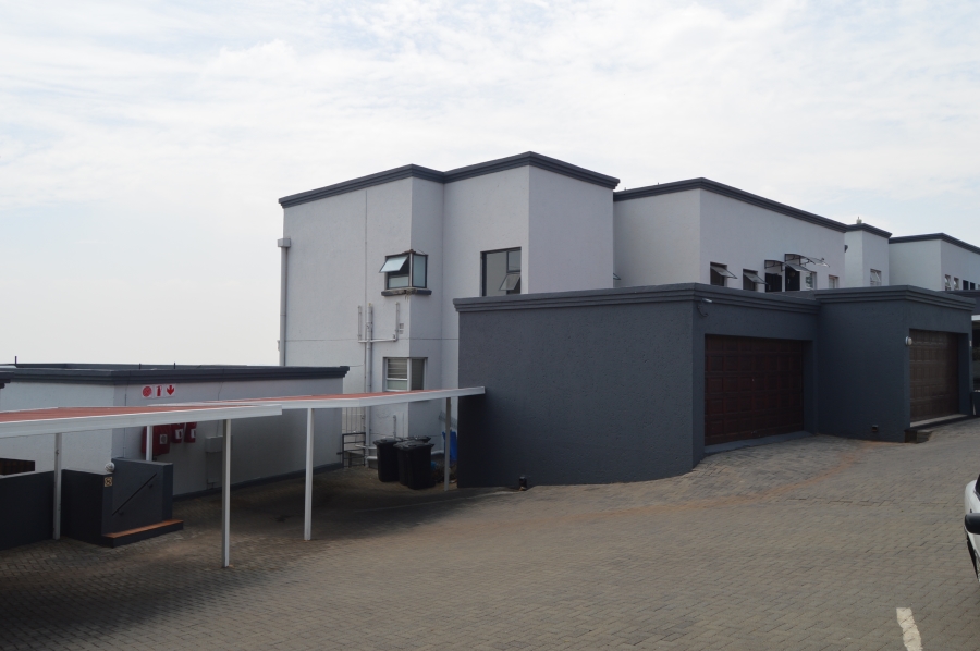 To Let 2 Bedroom Property for Rent in Wilro Park Gauteng