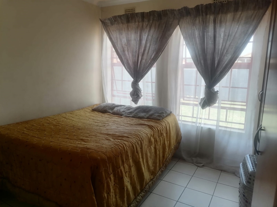 3 Bedroom Property for Sale in Clayville Gauteng