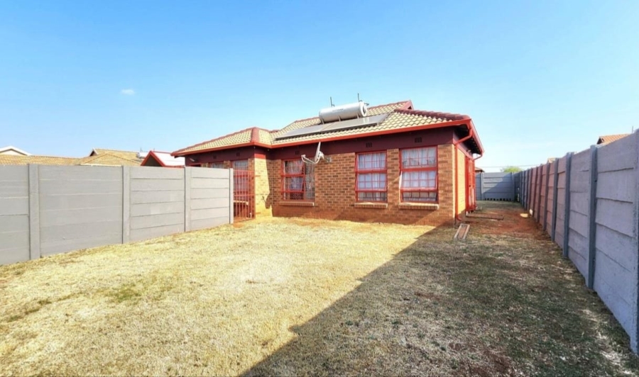 3 Bedroom Property for Sale in Clayville Gauteng