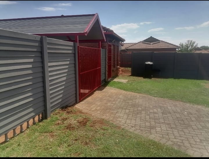 3 Bedroom Property for Sale in Clayville Gauteng