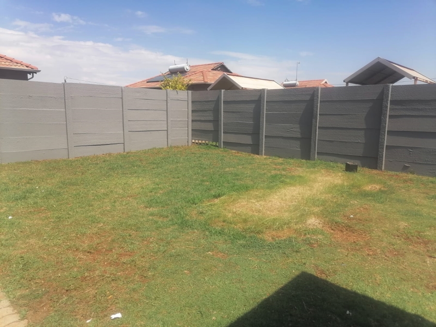 3 Bedroom Property for Sale in Clayville Gauteng