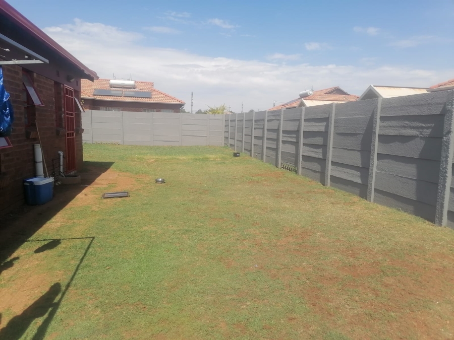 3 Bedroom Property for Sale in Clayville Gauteng