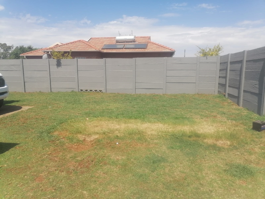 3 Bedroom Property for Sale in Clayville Gauteng